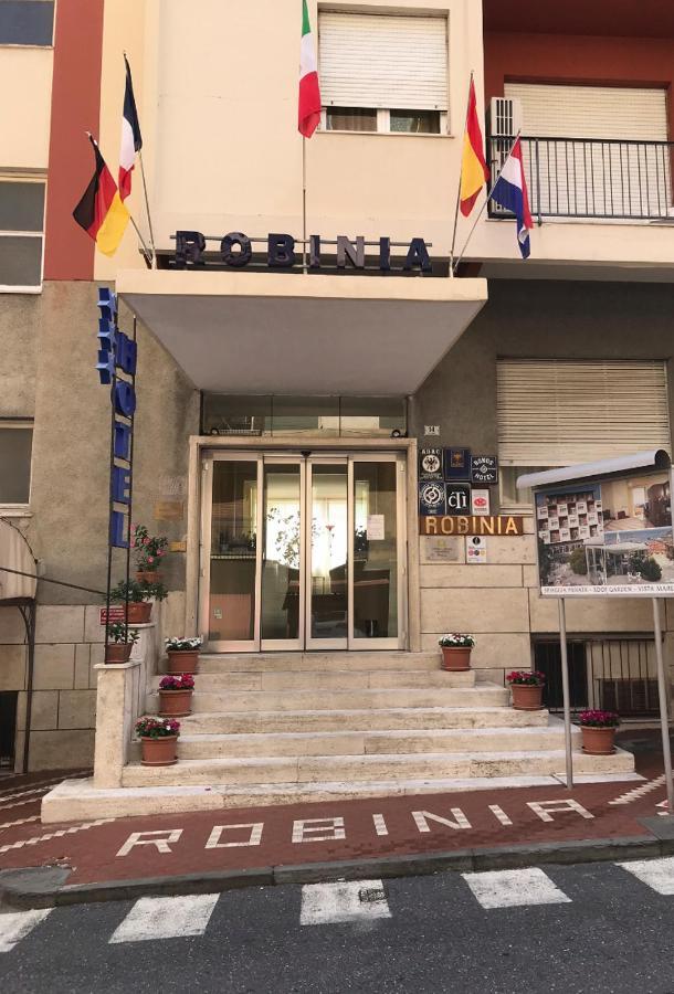 Hotel Robinia อิมเปรีอา ภายนอก รูปภาพ