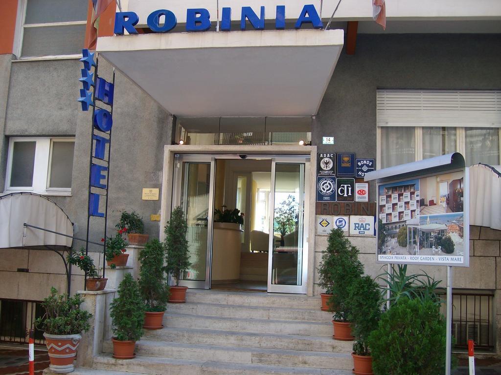 Hotel Robinia อิมเปรีอา ภายนอก รูปภาพ